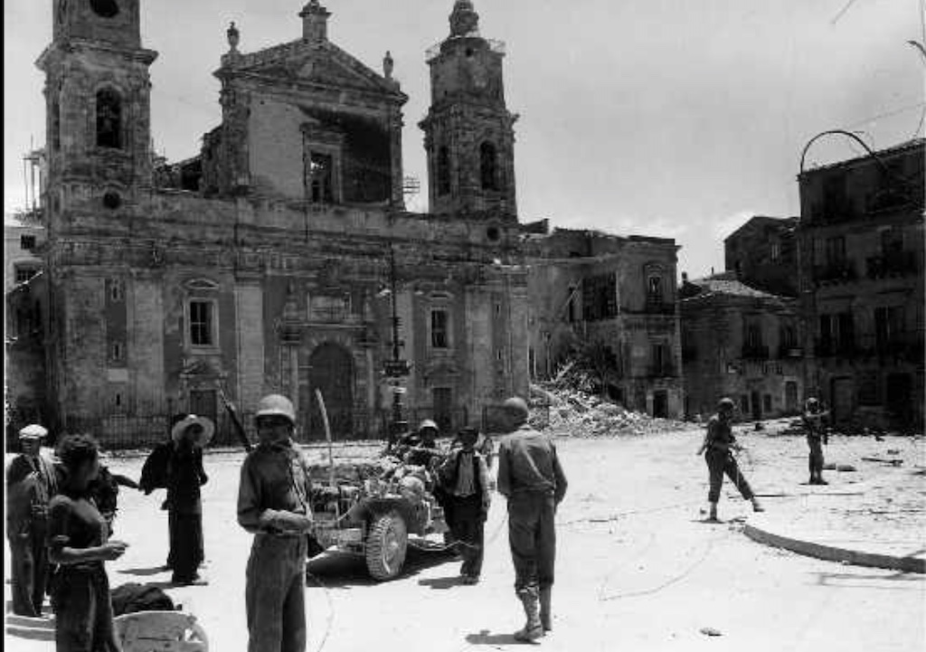 Foto: Il bombardamento di Caltanissetta (fonte Wikimedia)